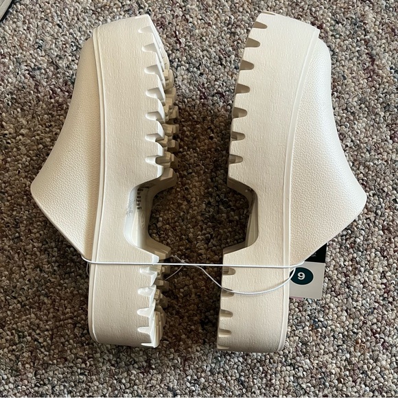 Wild Fable Cream Mules - Picture 2 of 3